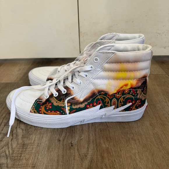 NWT White High-Top Sneakers with Paisley fire Lighting Design Size 12 - Picture 1 of 4